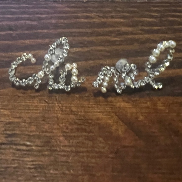 Cha nel Earrings - Picture 2 of 5